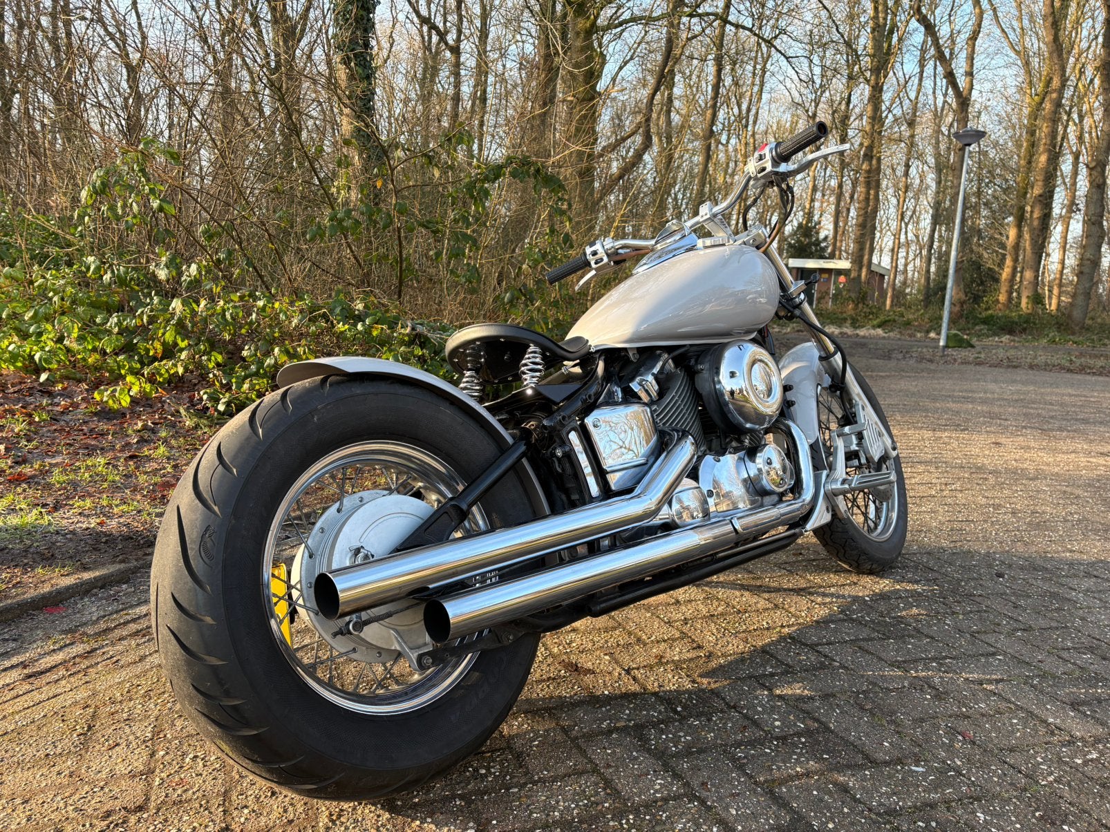 Prachtige Yamaha Dragstar 650 Bobber, 2 cilinders, LED Verlichting, Chopper, Particulier