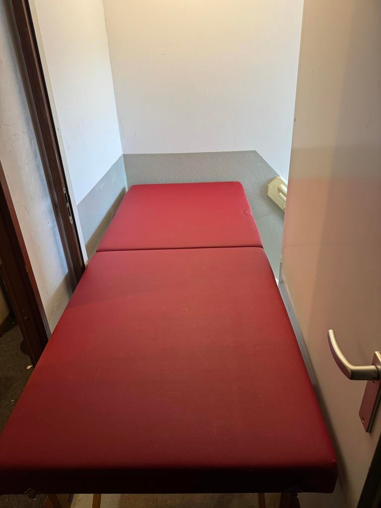 Opvouwbare massagetafel - Rood, draagbaar, Ophalen, Zo goed als nieuw, Lichaamsverzorging