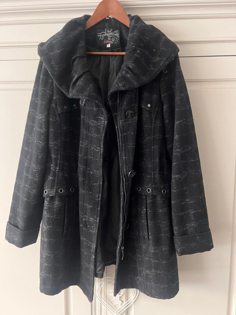 Zwarte winterjas dames XL Miss Etam met mooie kraag, Kleding | Dames, Jassen | Winter, Ophalen of Verzenden, Zo goed als nieuw