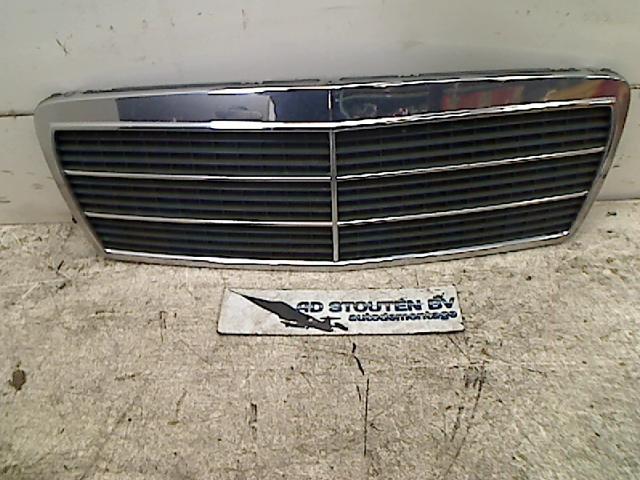Grille Mercedes-Benz E (R124) (1993-07/1998-03), Gebruikt, Mercedes-Benz AG, Mercedes-Benz, Mercedesstraße 120, Stuttgart 70372, , Duitsland