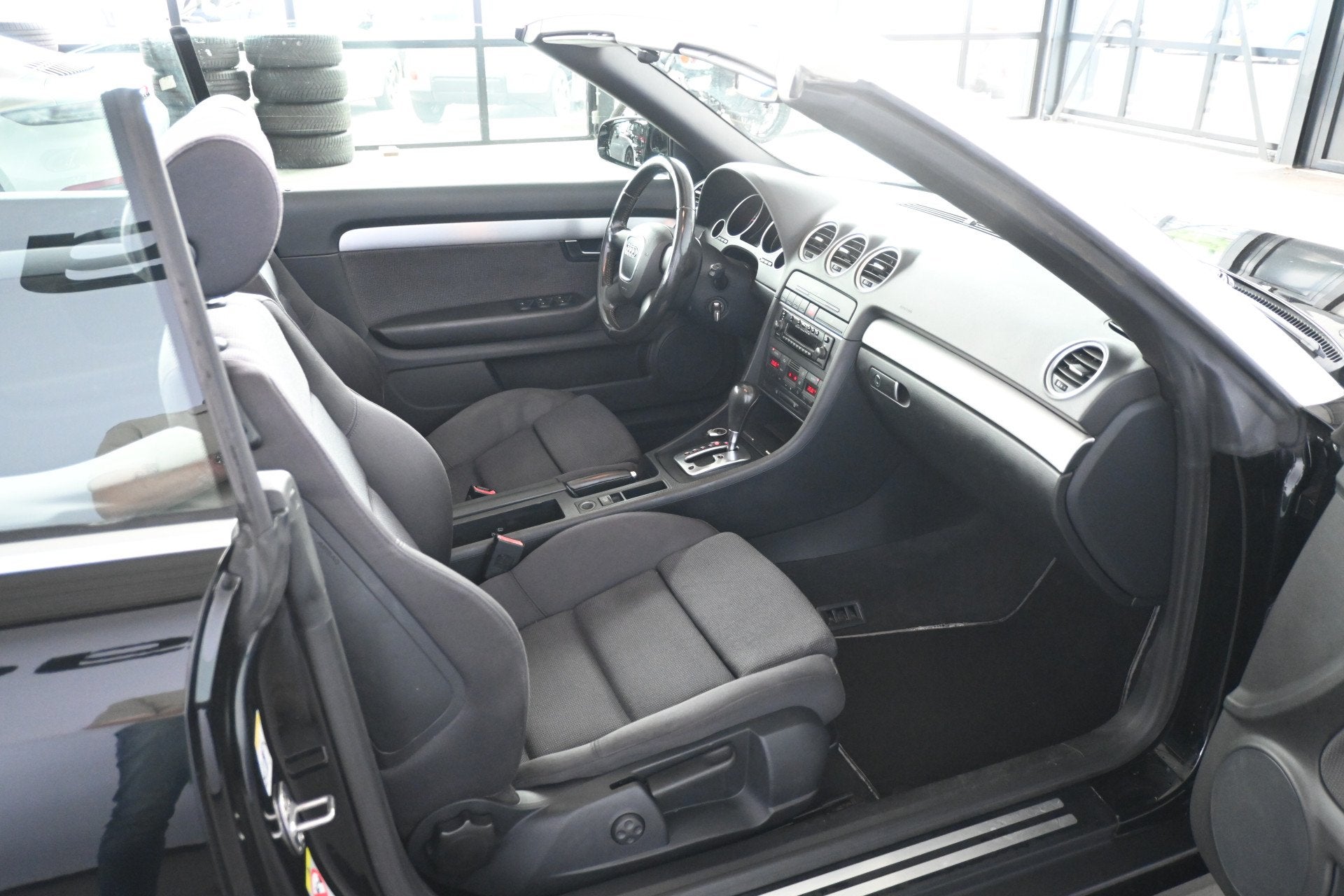 Audi A4 2.7 TDI Cabriolet Automaat Airco Cruise control Elek, Auto's, Audi, Stof, Gebruikt, Zwart, A4