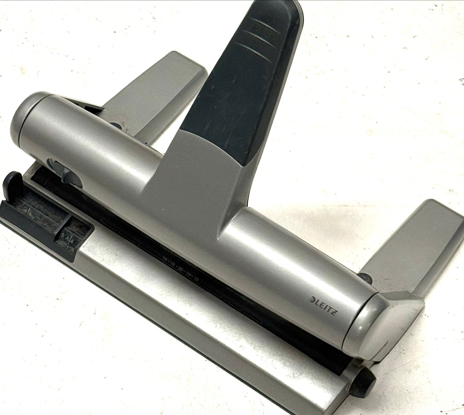 Leitz 5180 Perforator - Robuust en Gebruiksvriendelijk, Diversen, Bureau-accessoires, Ophalen of Verzenden, Gebruikt
