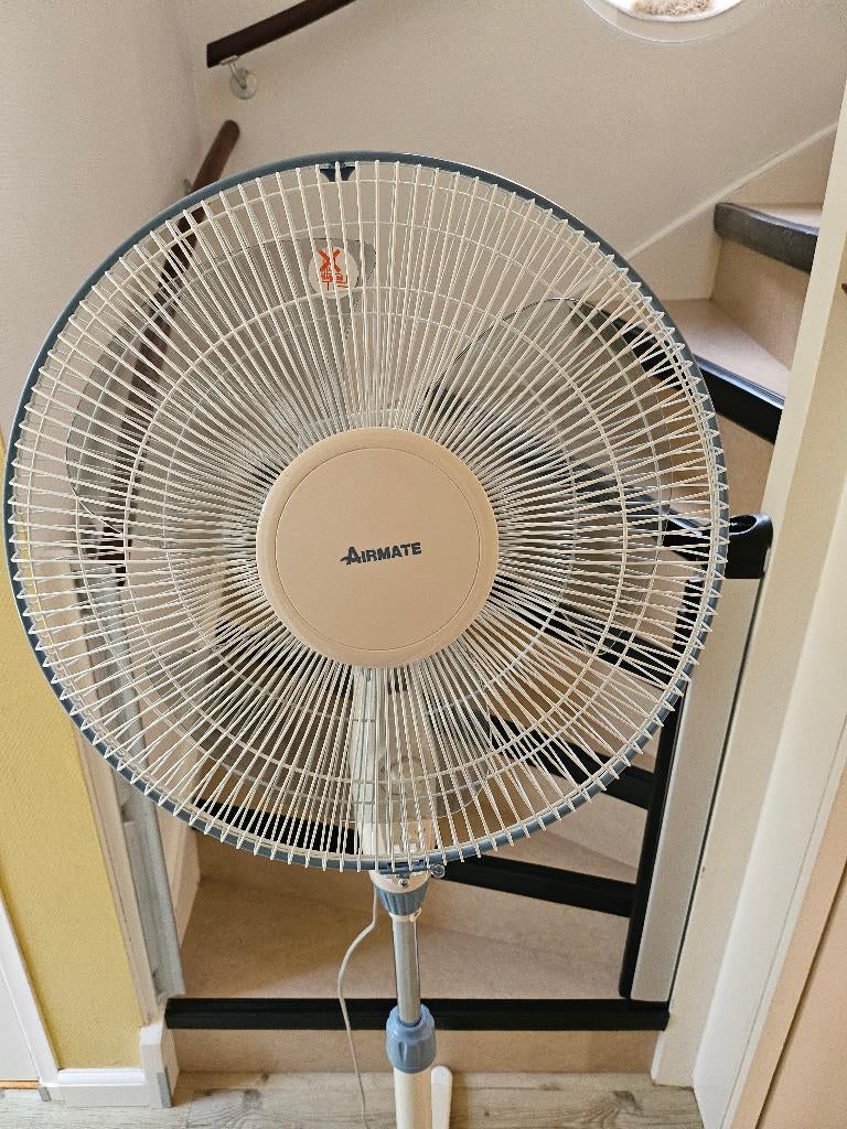 staande ventilator, AIRMATE, type XAS40C2T3, Witgoed en Apparatuur, Ventilatoren, Ophalen, Zo goed als nieuw, Statiefventilator