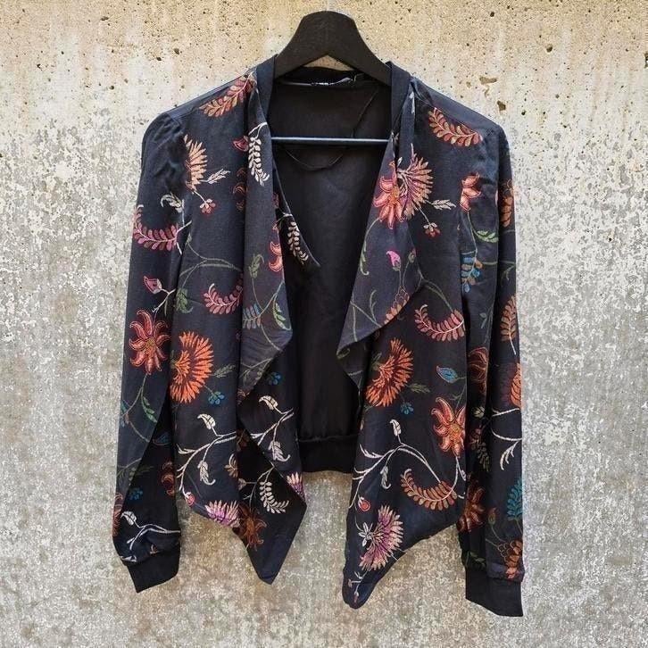 Bloemen print jasje maat XS van DiDi, Zwart, Nieuw, Didi, Ophalen of Verzenden