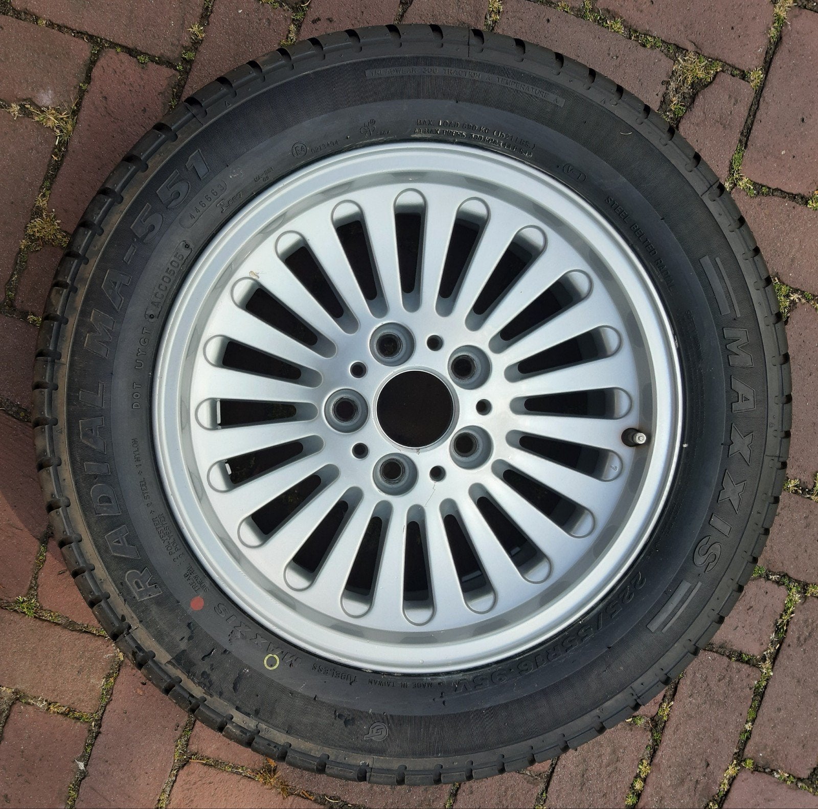 Ongebruikt en origineel BMW E39 5-serie reservewiel style 33, Ophalen