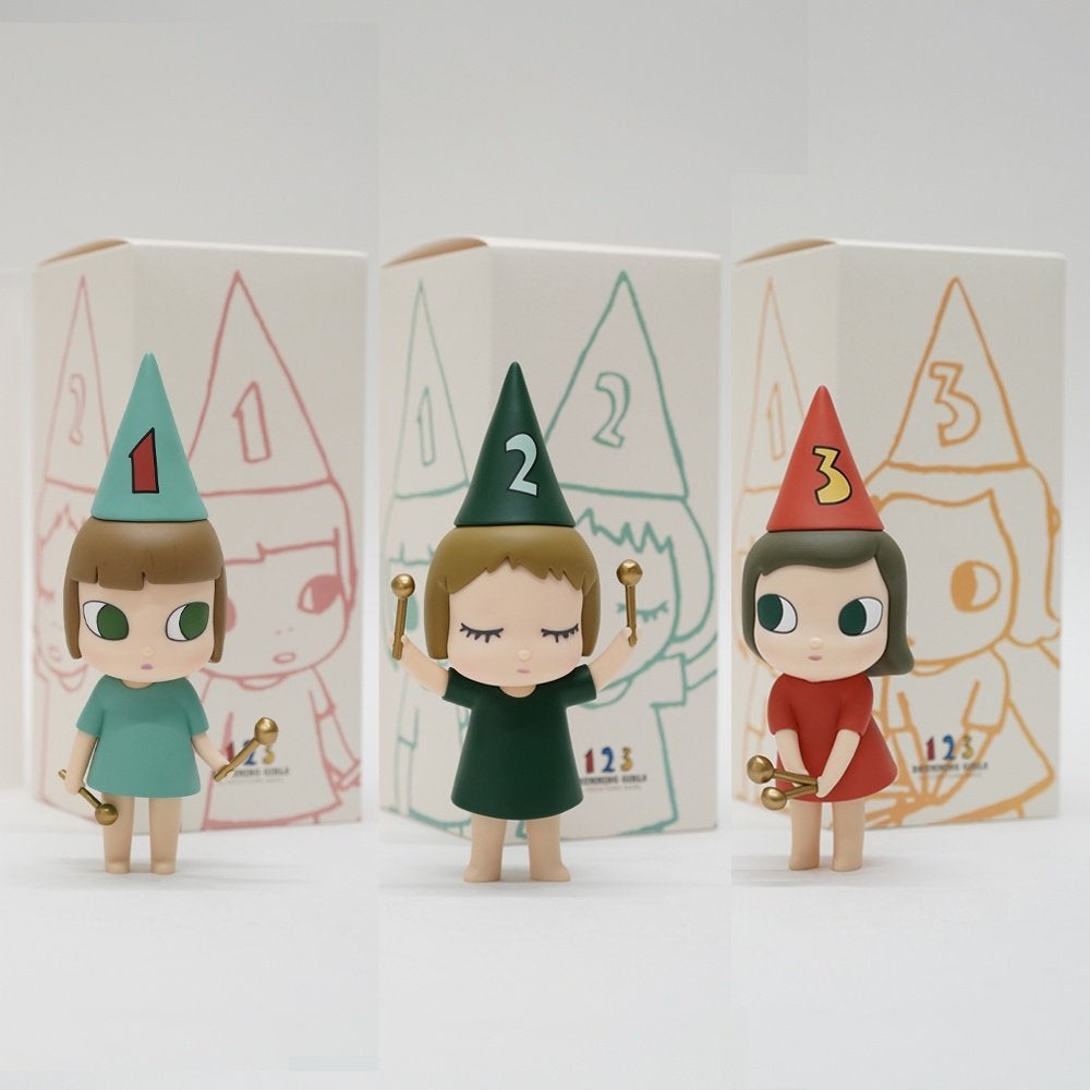 Yoshitomo Nara - 123 Drumming Girls - NEW, sealed in box, Meerkleurig, Ophalen of Verzenden, Pop/figuur, Overige materialen