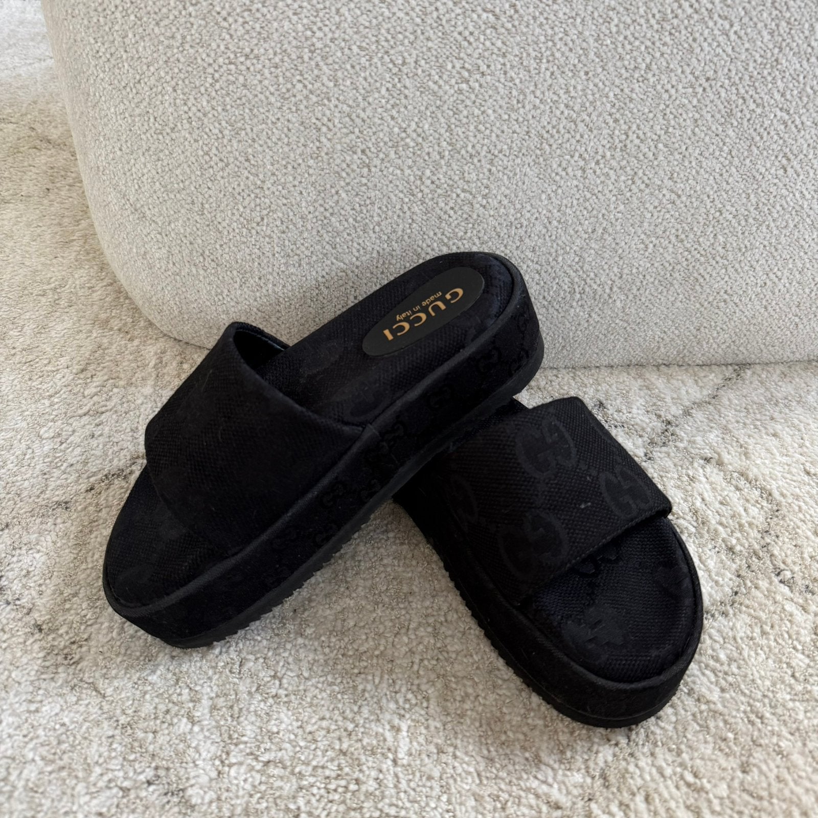 Gucci slippers maat 38, Kleding | Dames, Schoenen, Slippers, Zwart, Ophalen of Verzenden, Zo goed als nieuw