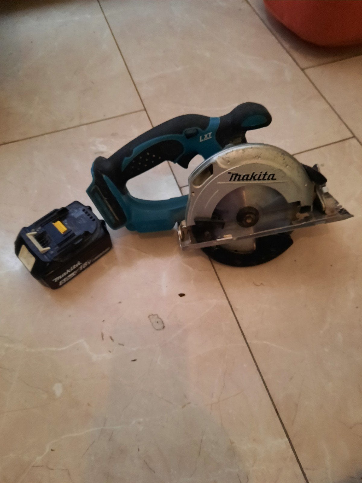 Makita LXT Accu Cirkelzaag met accu, Ophalen, Gebruikt, Cirkelzaag, 600 tot 1200 watt