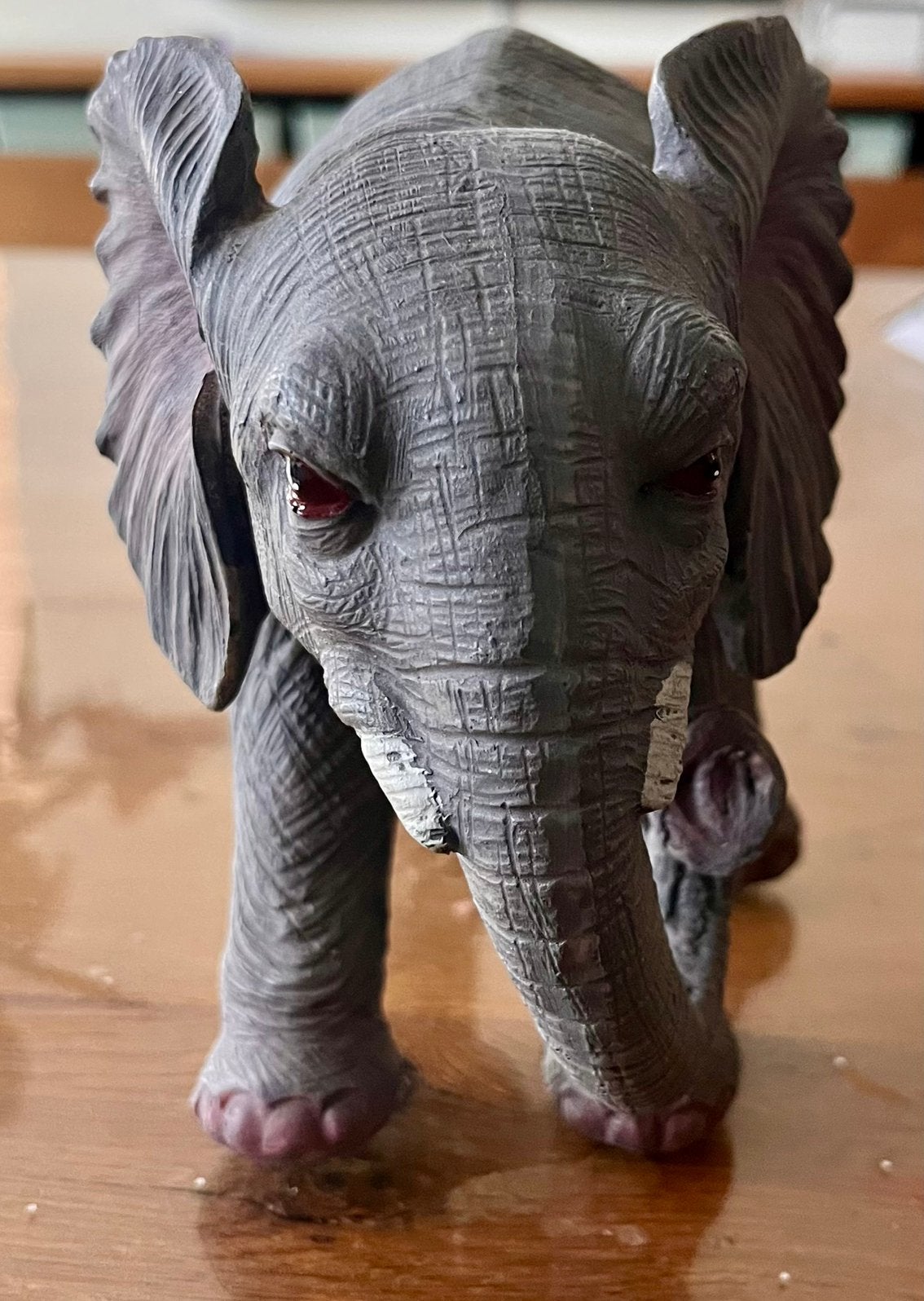 Plastic olifant met veel realistische details., Ophalen, Decoratieobject, Zo goed als nieuw, Afrikaans