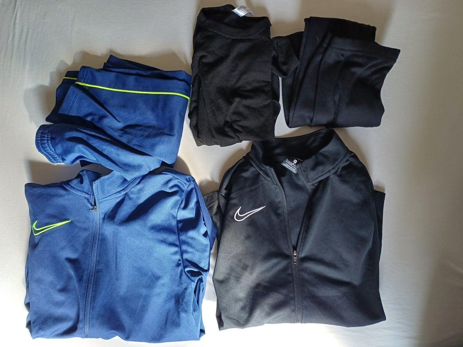 Kledingset met trainingspak en thermokleding mt 134-140, Ophalen of Verzenden, Gebruikt, Nike, Jongen of Meisje