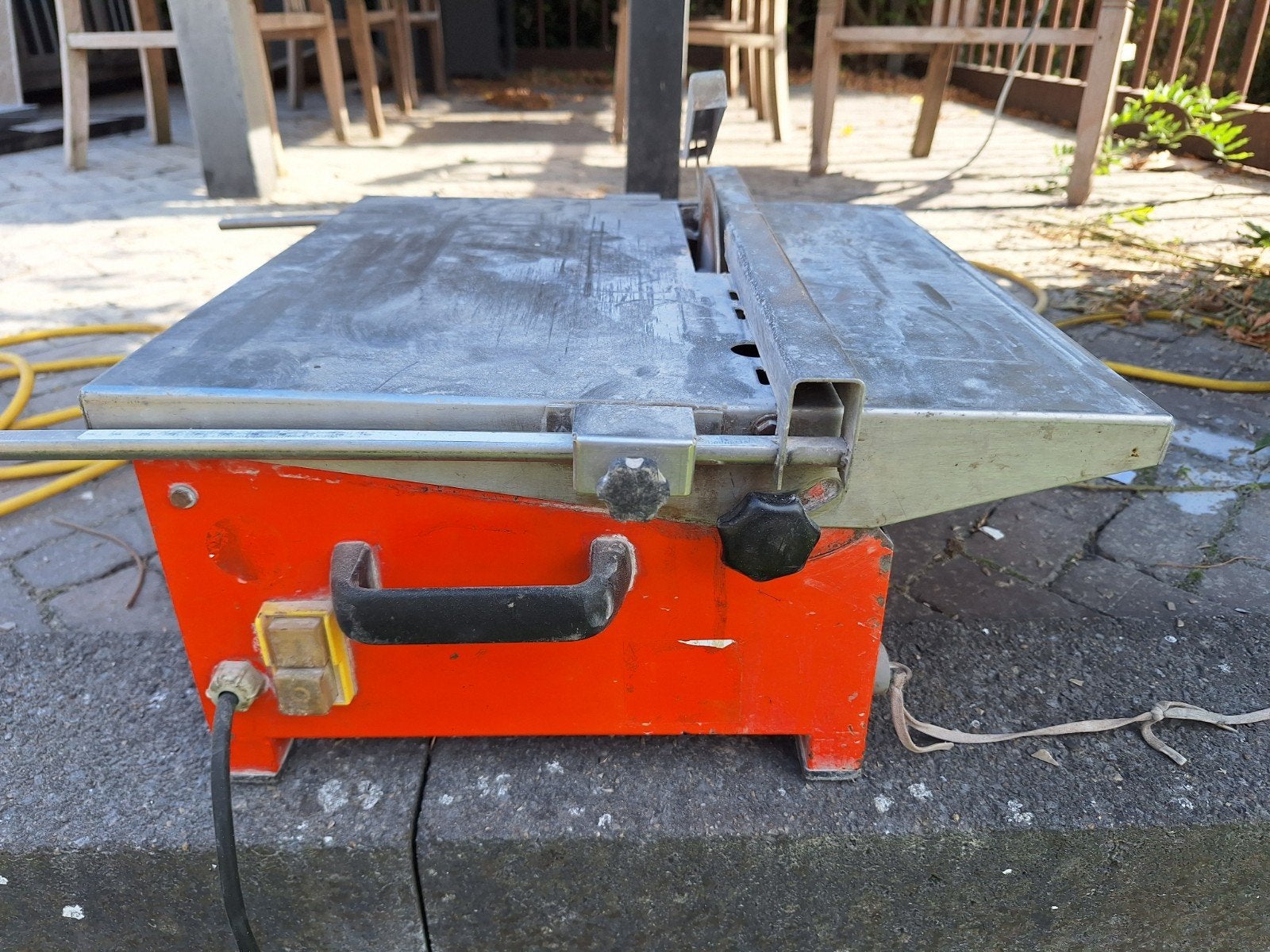 Benetiere Tegelzaag - Gebruikt maar functioneel, Ophalen, Gebruikt, Overige typen, 600 tot 1200 watt