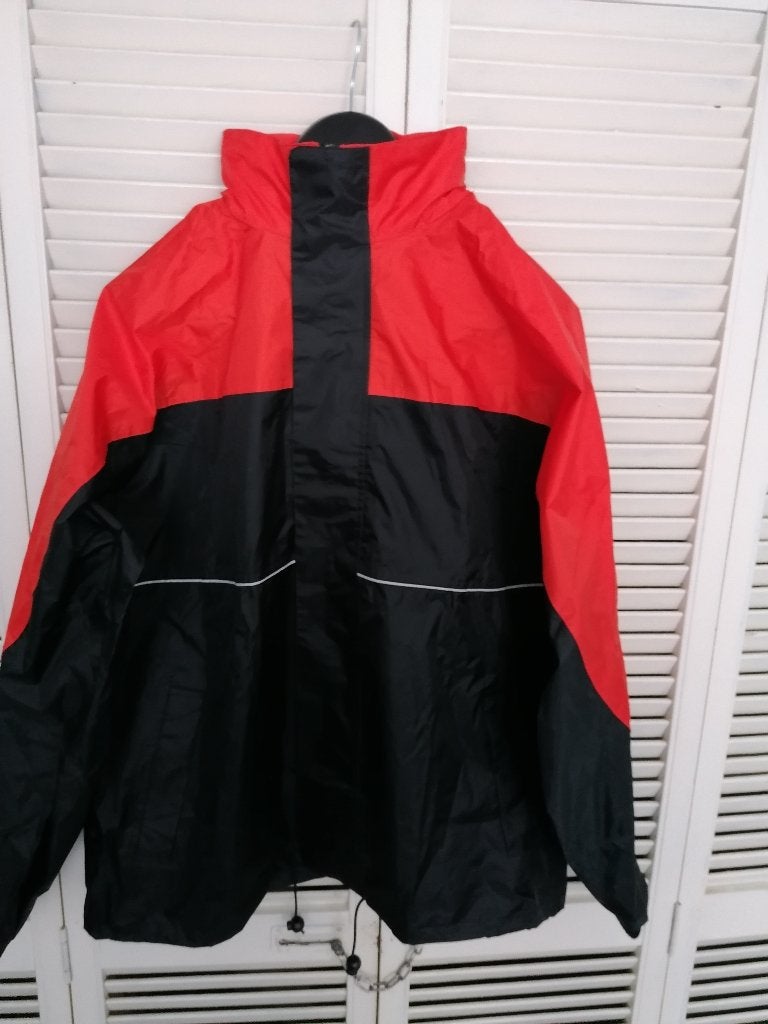Regenpak, jas en broek maat S merk Anuy € 20,00, Kleding | Dames, Jasjes, Kostuums en Pakken, Ophalen of Verzenden, Zo goed als nieuw