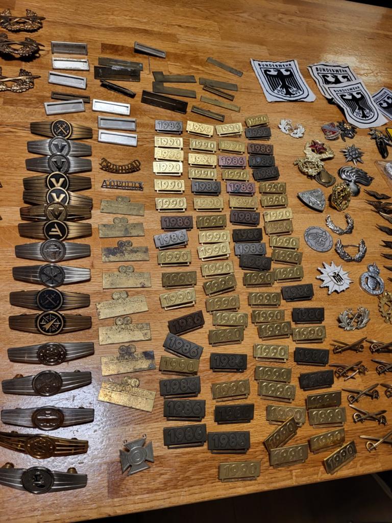 Grote partij militaria , veel duits.., Ophalen of Verzenden, Landmacht, Duitsland, Embleem of Badge