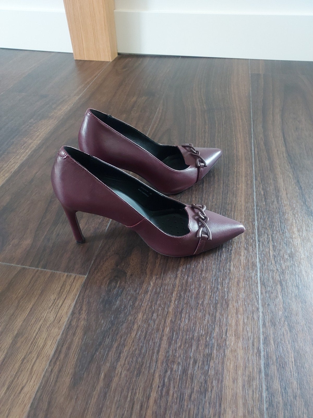 Leren pumps kleur paars te koop!, Kleding | Dames, Schoenen, Geox, Pumps, Overige kleuren, Ophalen of Verzenden