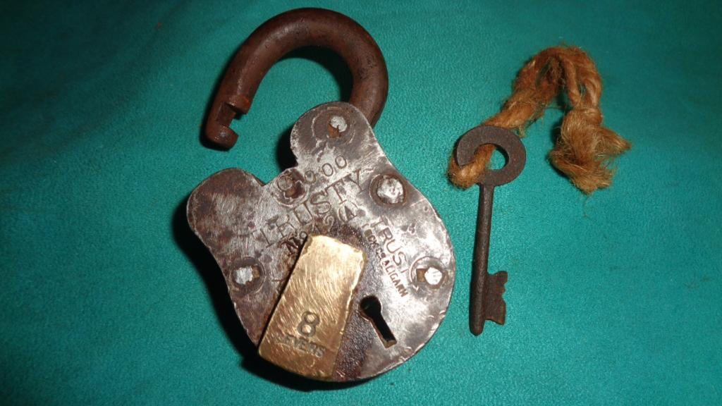 Groot antiek zwaar hangslot 572 gram nr3, Verzenden