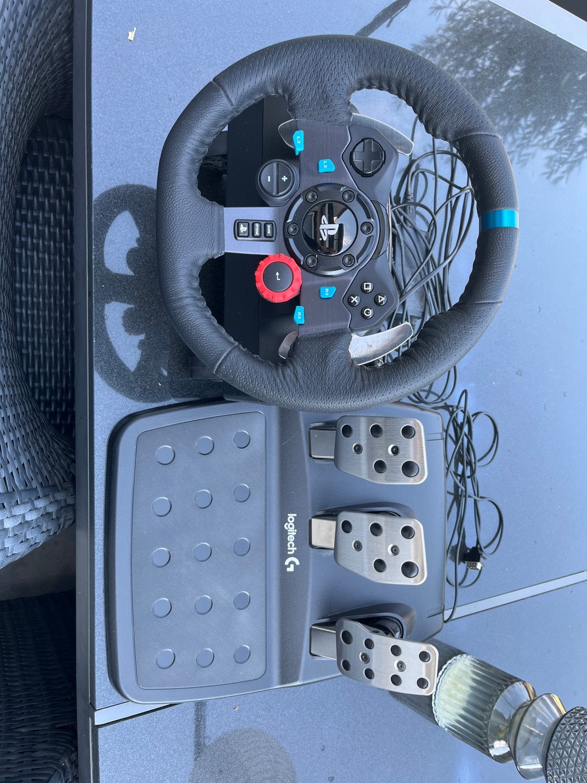 Foto 2 van Logitech G29 Driving Force racestuur met pedalen