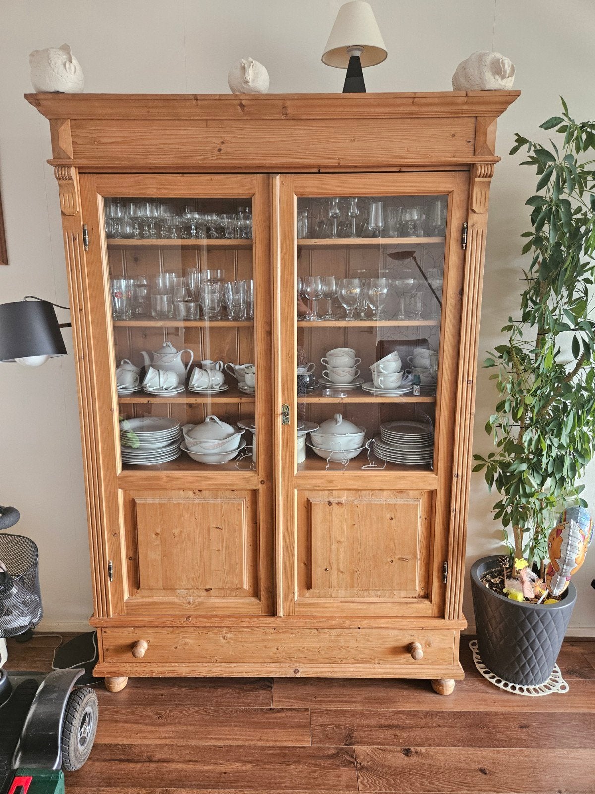 Grenen vitrinekast 130x35x200 cm, Ophalen, 100 tot 150 cm, 200 cm of meer, Grenenhout