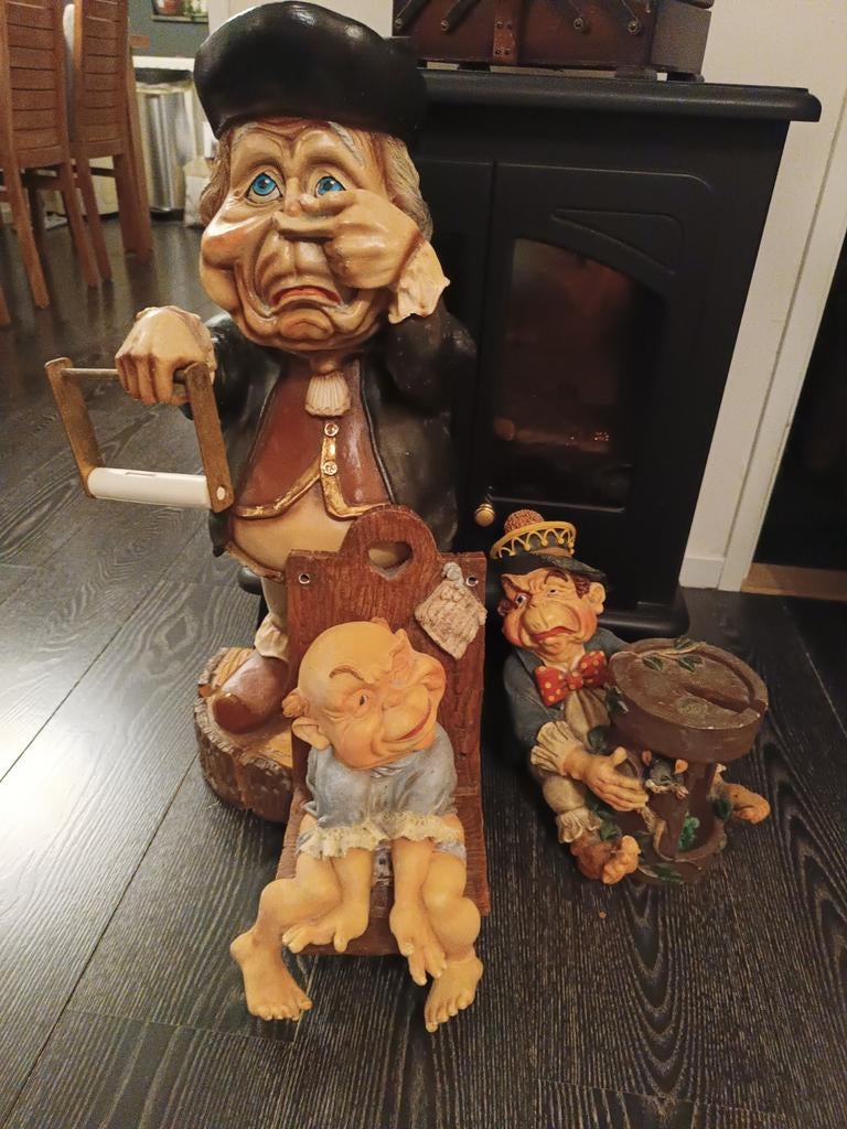 3 toiletlaven (Efteling), Ophalen