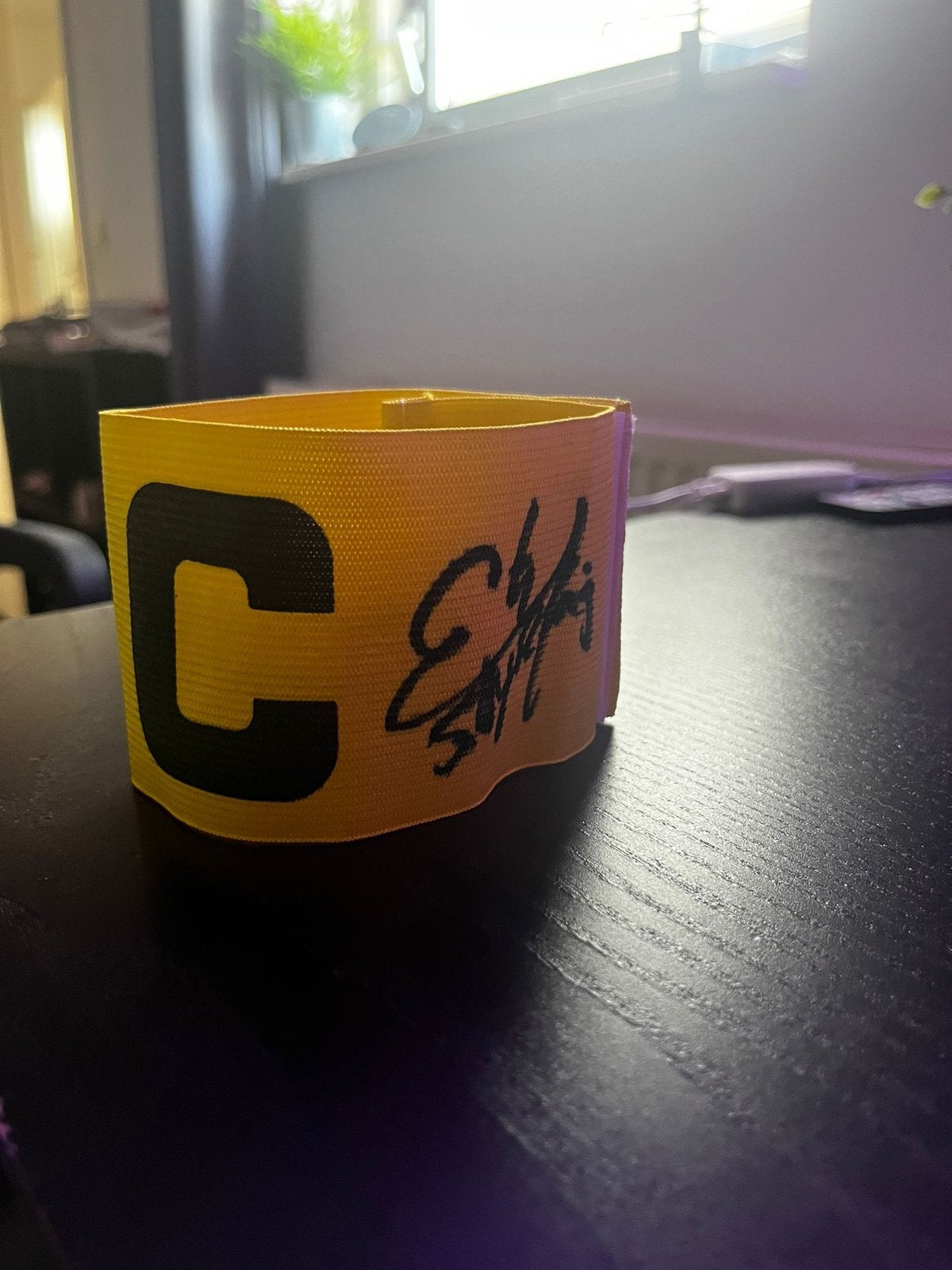 Gesigneerde aanvoerdersband van Edward Sturing, Verzamelen, Sportartikelen en Voetbal, Ophalen of Verzenden, Nieuw, Vitesse, Overige typen