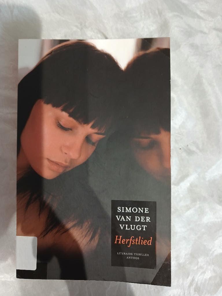 thriller Herfstlied Simone van der Vlugt, Gelezen, Simone van der Vlugt, Ophalen of Verzenden, Nederland