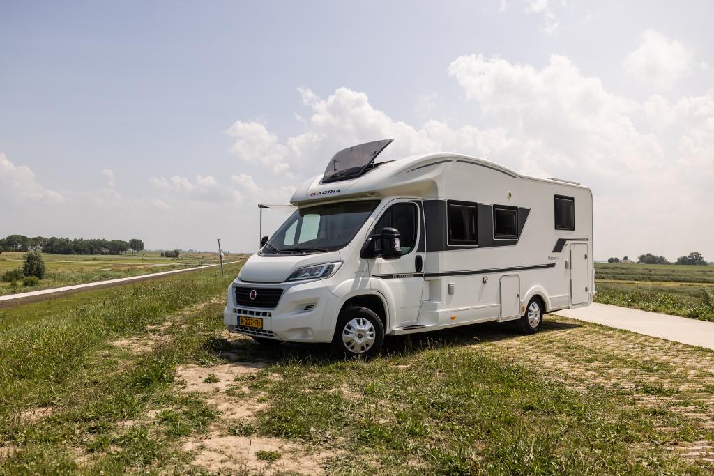 Adria MATRIX M 670SC Queensbed | Airco | Trekhaak |, Caravans en Kamperen, Campers, Airbags, Ringverwarming, Bedrijf, Adria