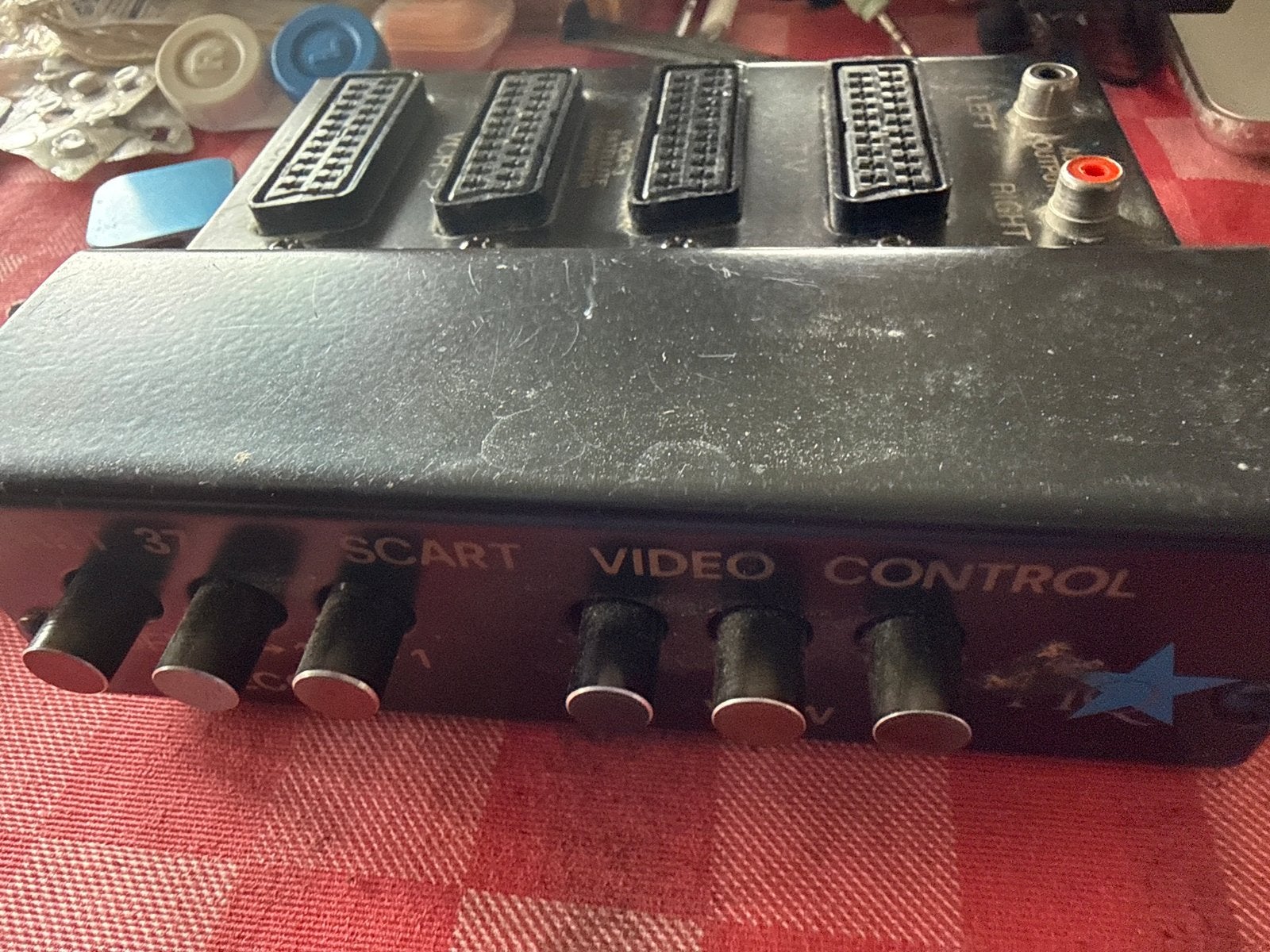 SCART Keuze Box met 2 SCART Kabels, Gebruikt, Ophalen of Verzenden, Info@hq.com, Hq.com