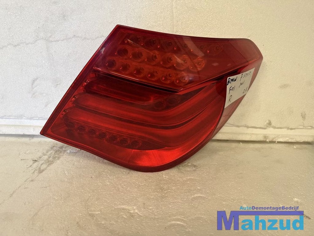 BMW F01 7 SERIE Achterlicht links buiten 7182198 2008-2015, Auto-onderdelen, Verlichting, Petuelring 130
80788  Munich, DE, Gebruikt