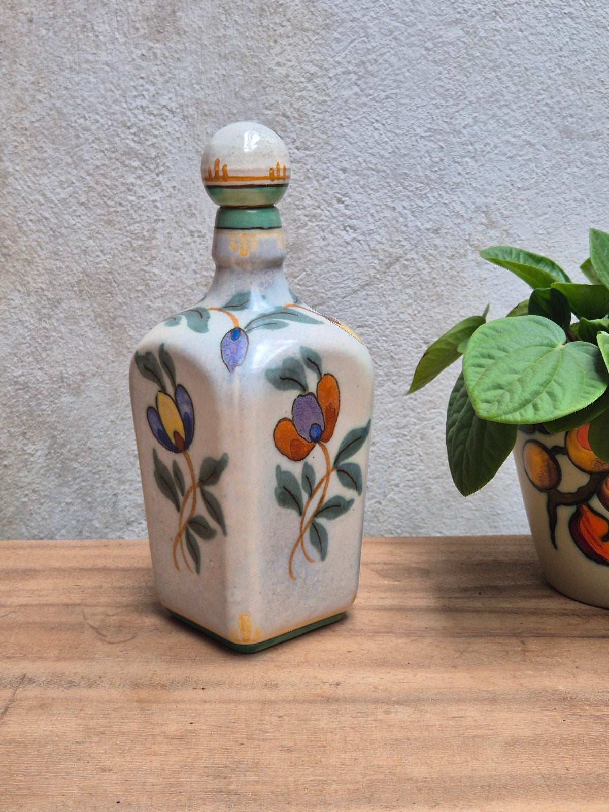 Vintage Zuid-Holland Plateel Karaf Bloemdecoraties, Ophalen of Verzenden