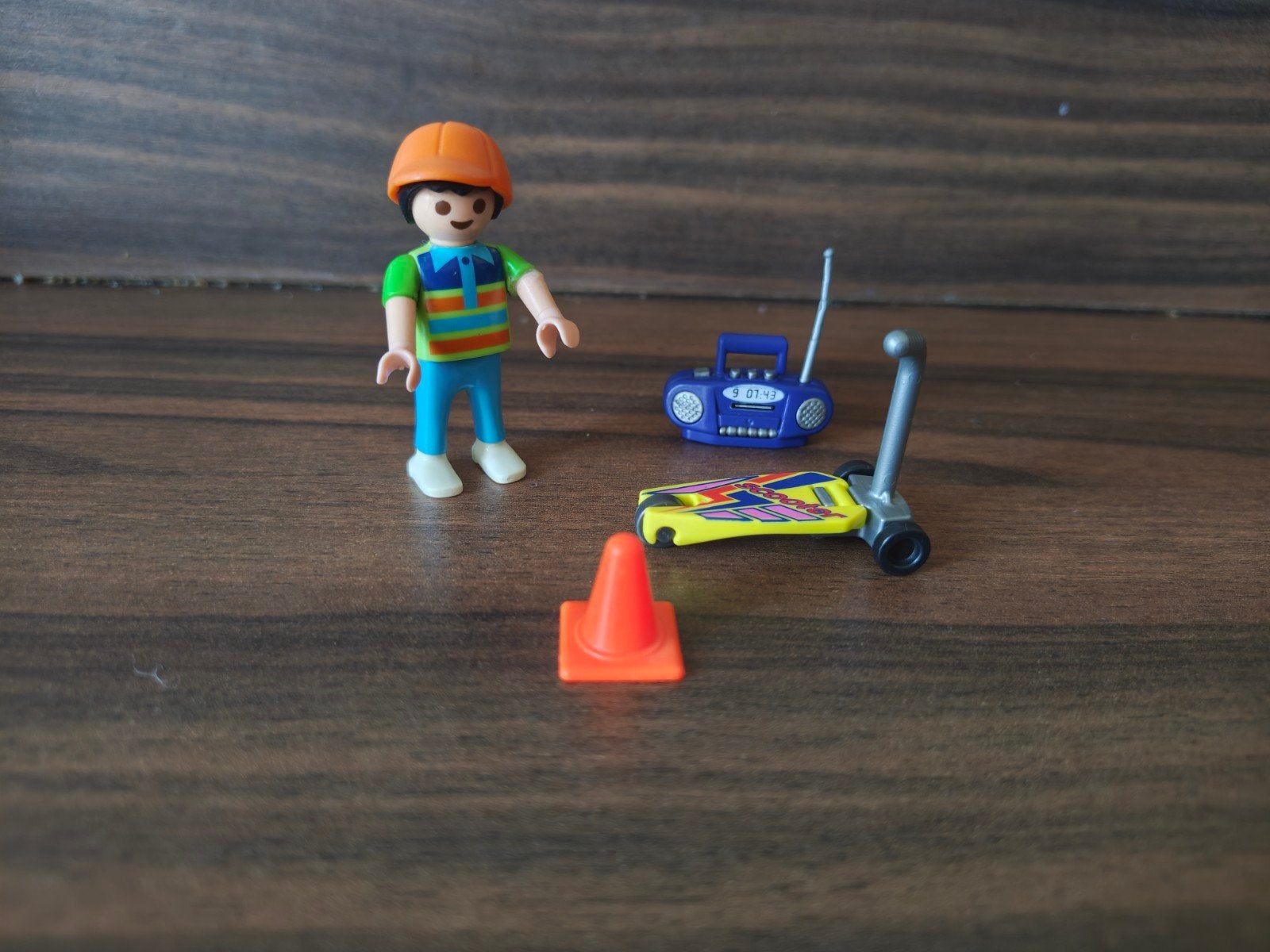 Playmobil jongen met step, radio en pion, Ophalen of Verzenden, Gebruikt, Complete set