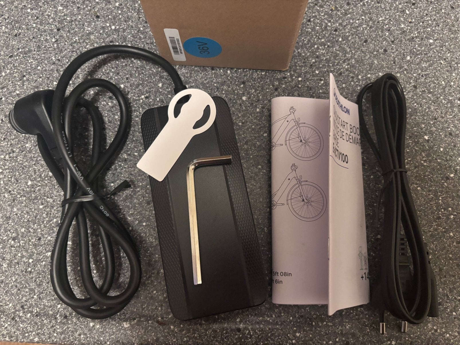 Decathlon 36V E-bike Acculader – Compleet met accessoires, Zo goed als nieuw