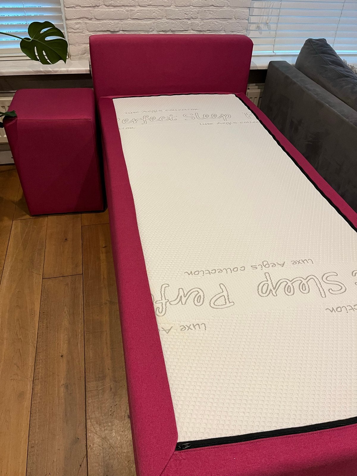 2x Eenpersoons ledikant 90x200 met matras en poef, fuchsia, Ophalen, Gebruikt, 90 cm, 200 cm