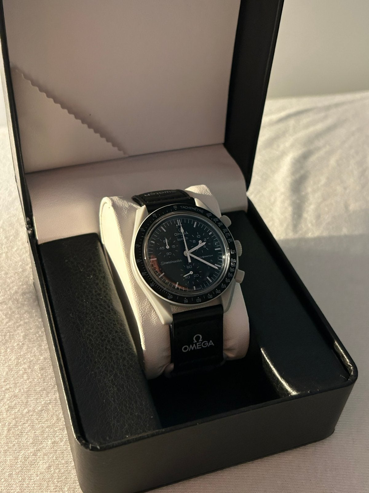 Omega x Swatch - Mission to the Moon rep, Polshorloge, Swatch, Nieuw, Kunststof