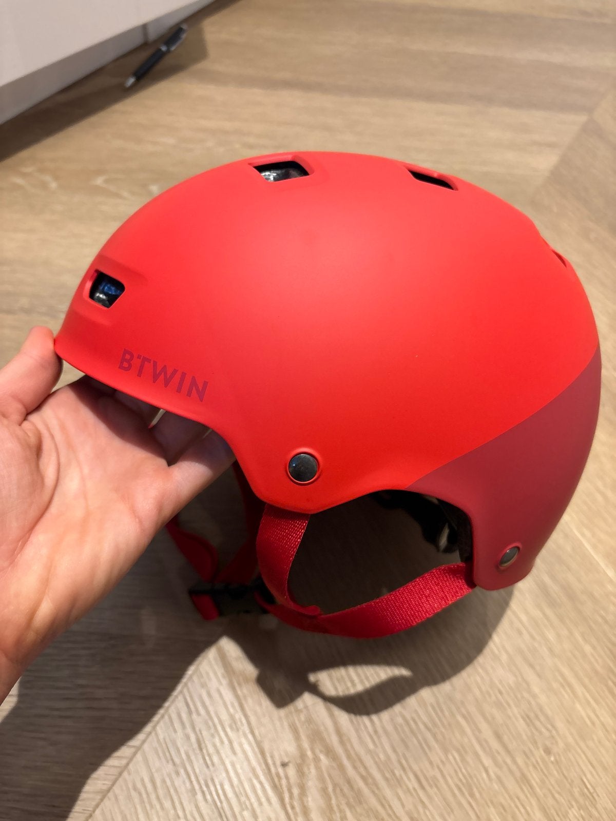 B'Twin Fietshelm kind Rood Maat  M - nieuw!, Ophalen of Verzenden, Zo goed als nieuw, M, Jongen of Meisje