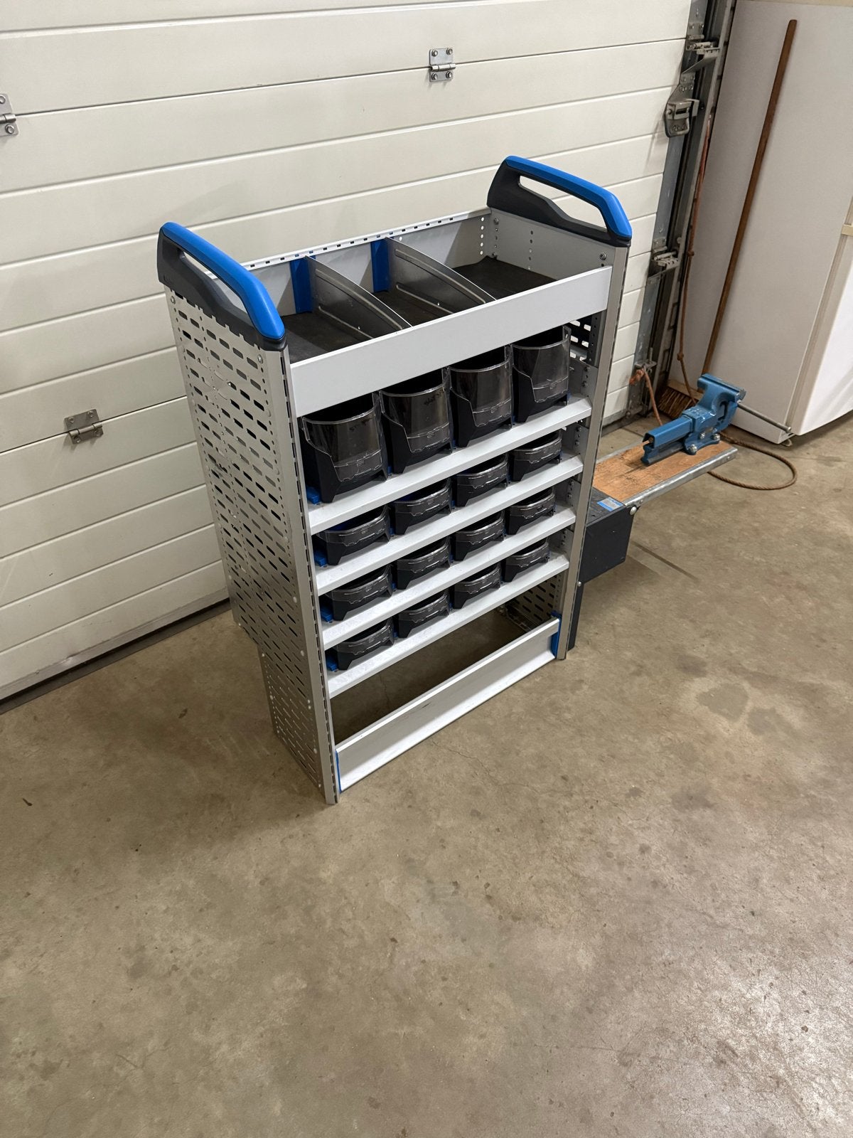 Sortimo Globelyst Bedrijfswageninrichting met bankschroef, Ophalen, Zo goed als nieuw