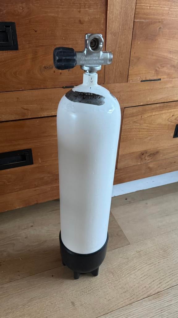 7L duikfles wit met flesvoet, Ophalen, Zo goed als nieuw, Duikfles