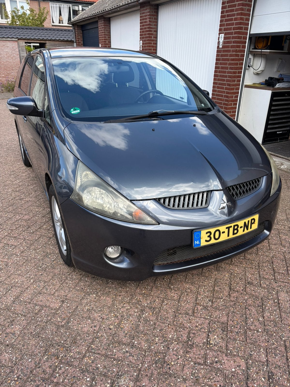 Mitsubishi Grandis 2.4 Mivec 7 AUT 2006 Grijs