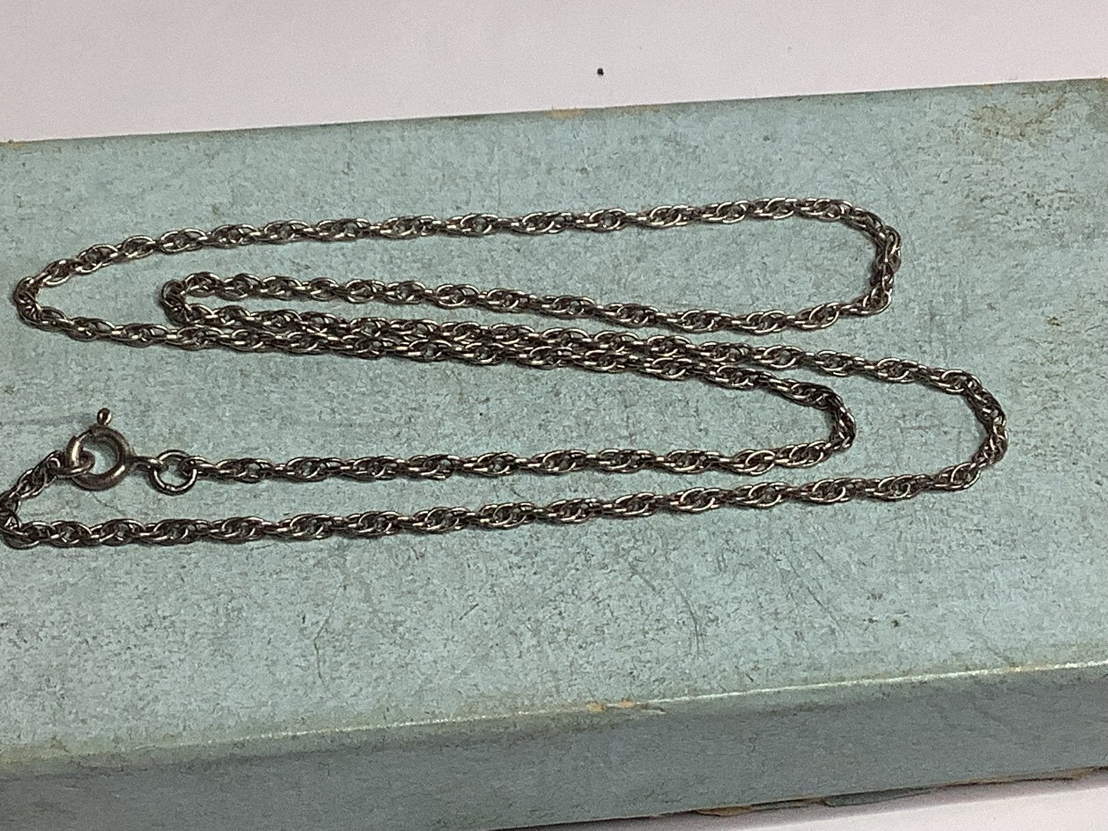 EEN ZILVEREN KOORD COLLIER CIRCA 42 CM LANG, Verzenden, Zilver, Ketting