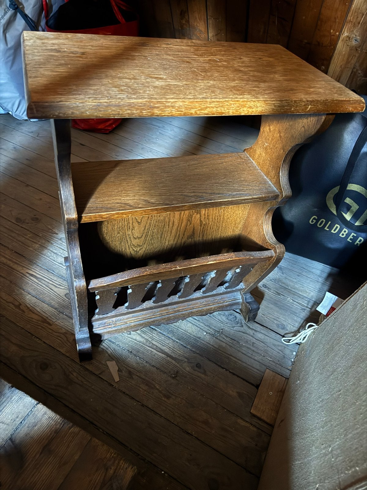 Vintage houten bijzettafel met tijdschriftenrek, Ophalen