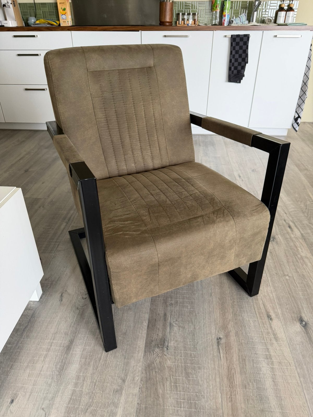 Groene fauteuil / stoel met zwart metalen frame, Ophalen, Zo goed als nieuw, 75 tot 100 cm, 50 tot 75 cm