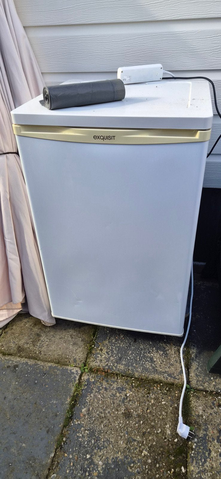 Compacte koelkast Exquisit - Ideaal voor kleine ruimtes, Ophalen, Minder dan 75 liter, Zonder vriesvak, Gebruikt