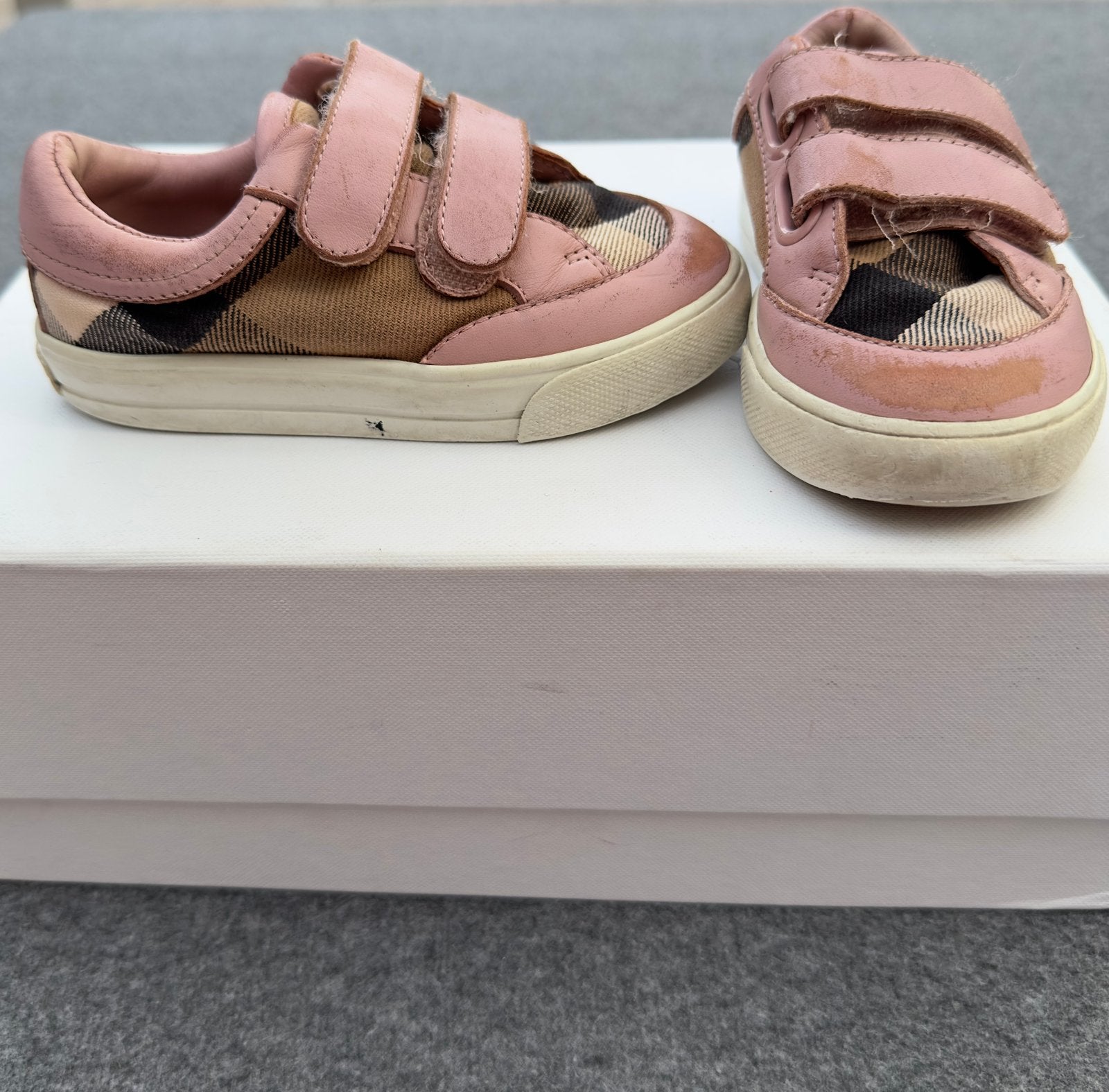 Burberry sneakers maat 23 – roze – goede staat, Kinderen en Baby's, Ophalen of Verzenden, Zo goed als nieuw, Meisje, Schoentjes