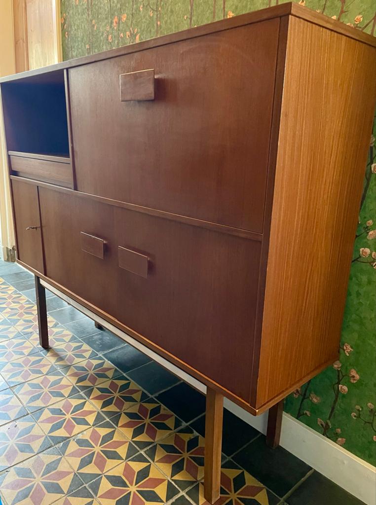 Stijlvolle Retro Kast met Drankenkastje en Besteklade, Ophalen, Gebruikt