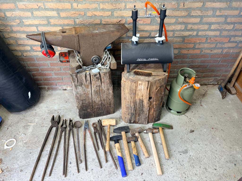 Complete Smidse: Smidvuur, Aambeeld, Gereedschap & Meer, Ophalen, Gebruikt