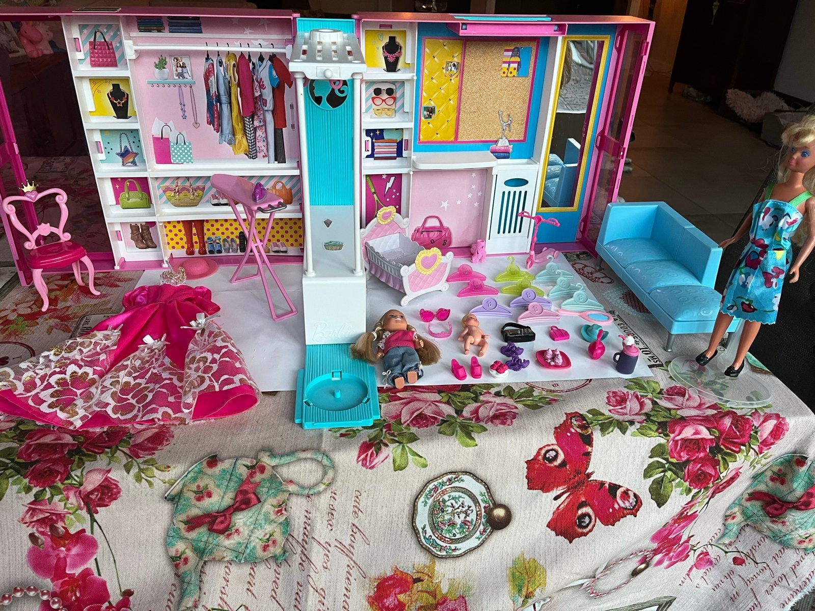 Barbie Koffer Kledingkast met veel accessoires en poppen, Kinderen en Baby's, Ophalen of Verzenden, Gebruikt, Barbie