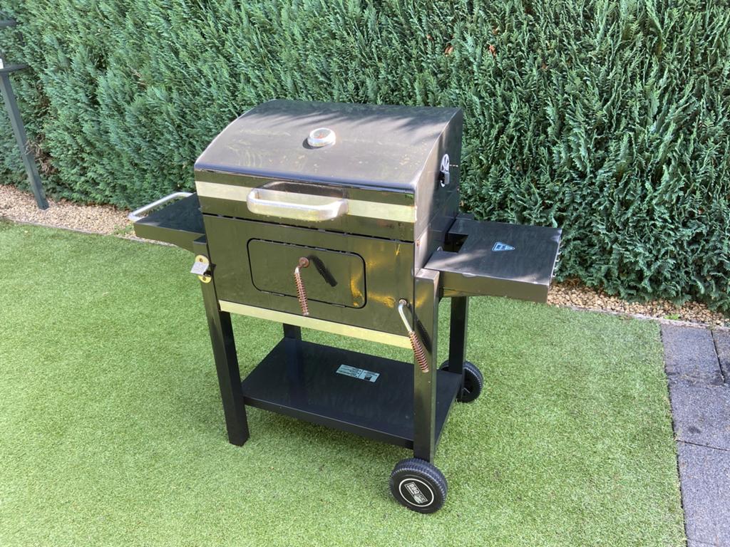 Central Park barbecue inclusief hoes, Ophalen, Gebruikt