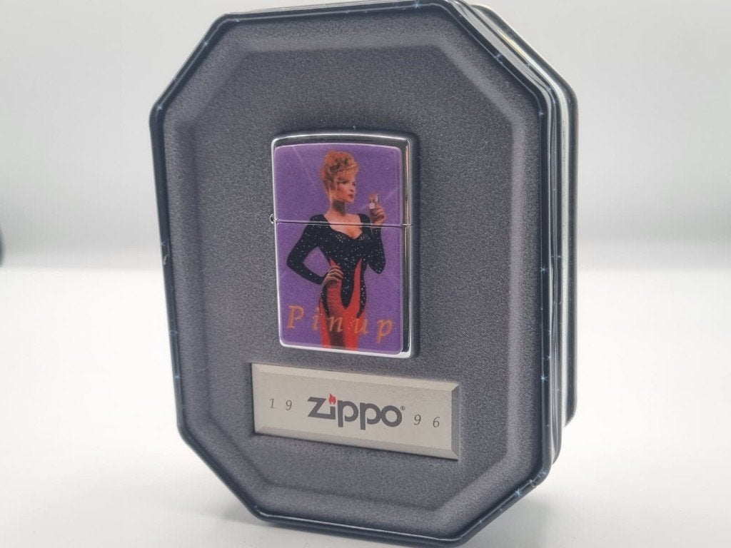 Zippo Limited Edition Pin-Up Girl Joan 1997, Verzamelen, Verzenden, Nieuw, Aansteker