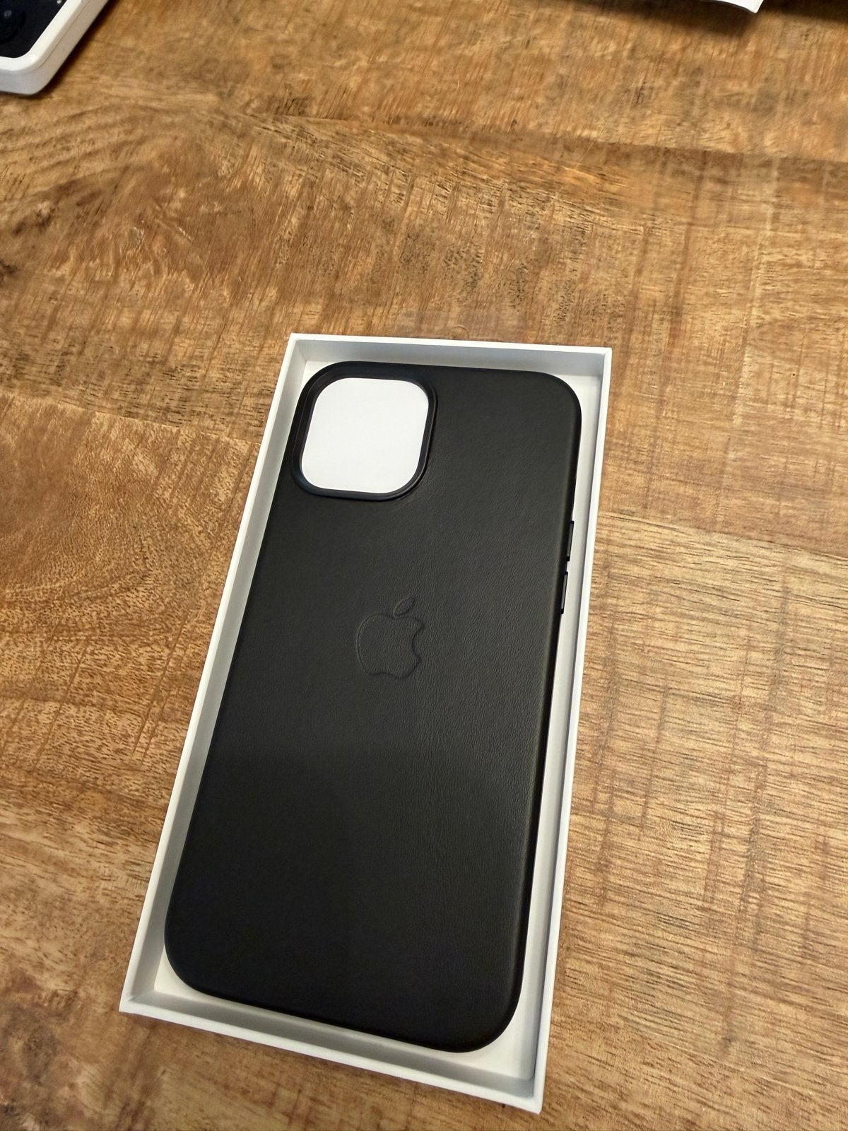 Foto 3 van Nieuw iPhone 12 Pro Max Leren Hoesje met MagSafe