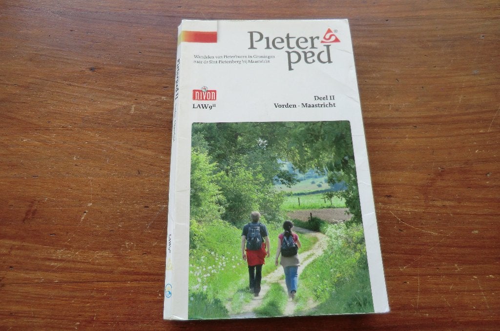 wandelgids - LAW 9-2 - Pieterpad deel 2 - nivon (2010), Boeken, Fiets- of Wandelgids, Ophalen of Verzenden, Benelux, Gelezen