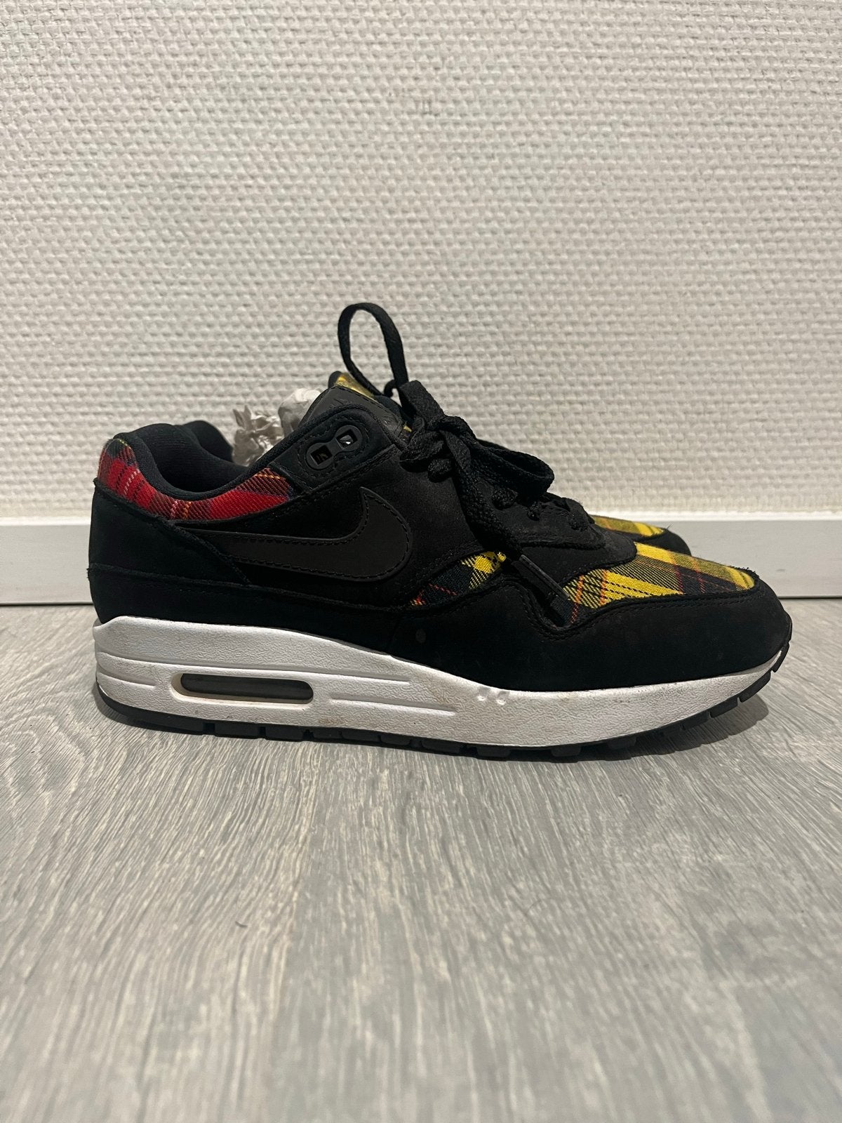 Nike Air Max 1 Tartan Zwart/Geel - Maat 38, Ophalen of Verzenden, Gedragen, Zwart, Sneakers of Gympen