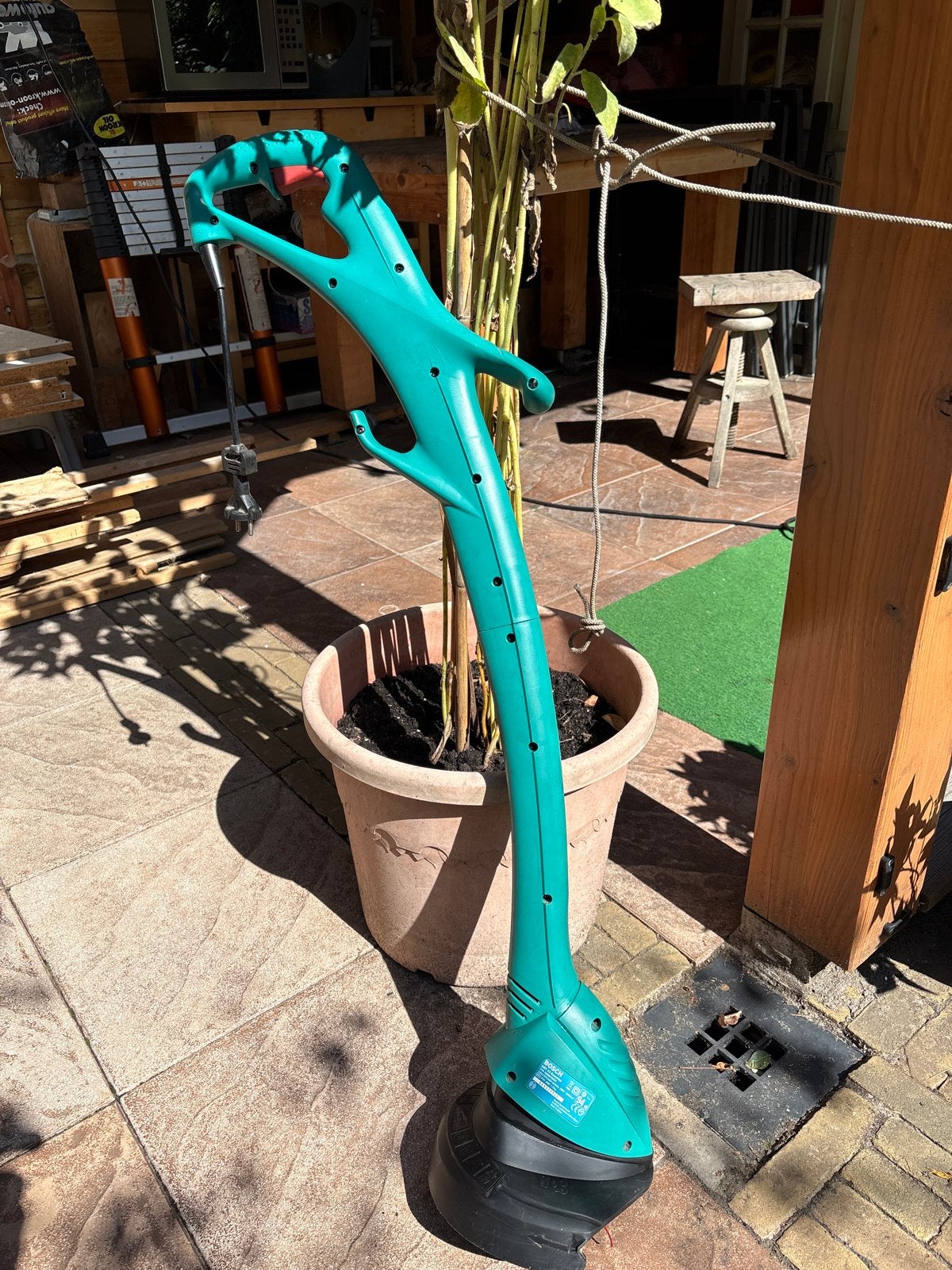 Bosch Easytrim Kantmaaier - Elektrisch, Tuin en Terras, Cirkelmaaier, Gebruikt, Elektrische grasmaaier, Minder dan 30 cm